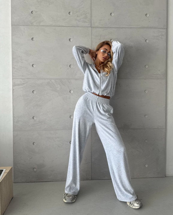 93 Спортивний костюм з велюра на затяжках з вишивкою